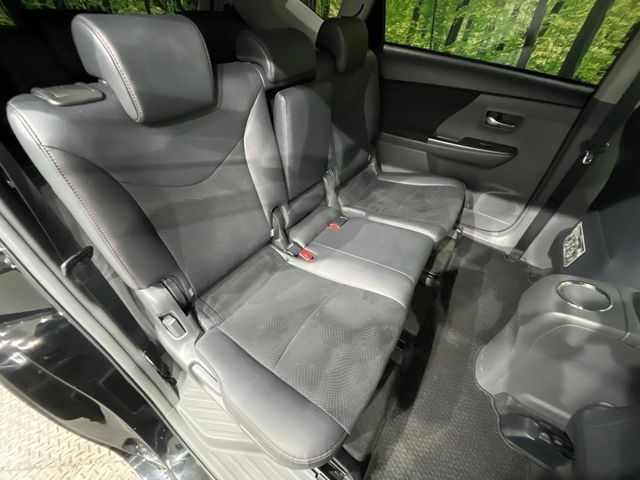 TOYOTA PRIUS Alpha 2014