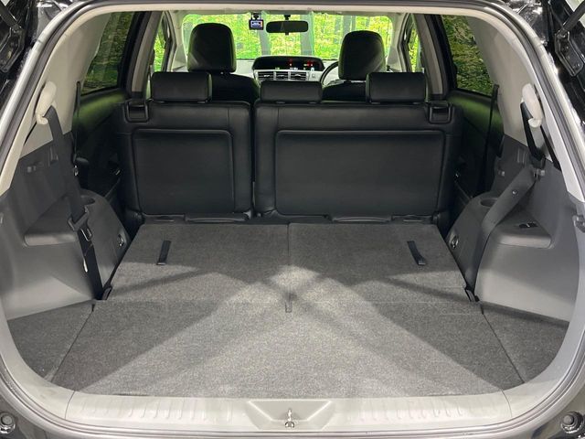 TOYOTA PRIUS Alpha 2014