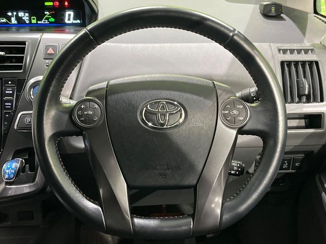 TOYOTA PRIUS Alpha 2014