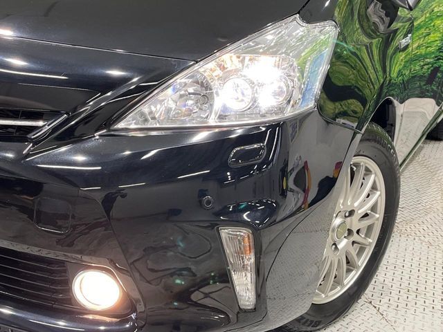 TOYOTA PRIUS Alpha 2014