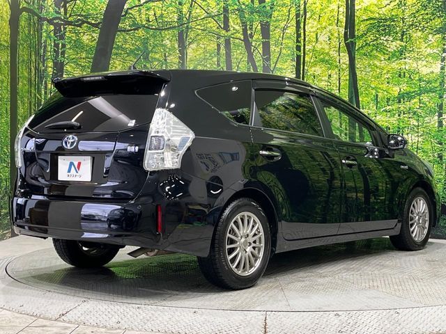 TOYOTA PRIUS Alpha 2014