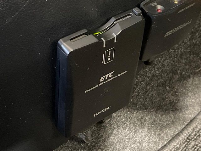 TOYOTA VITZ HYBRID 2017