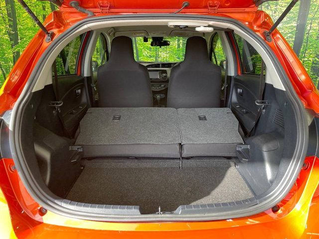 TOYOTA VITZ HYBRID 2017