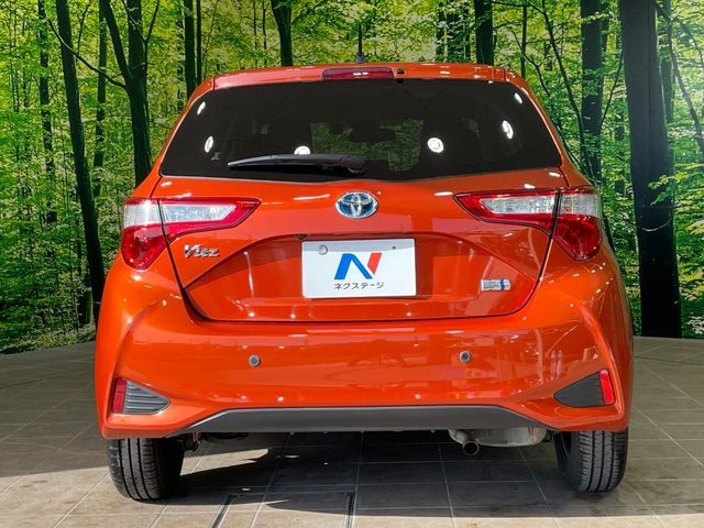 TOYOTA VITZ HYBRID 2017