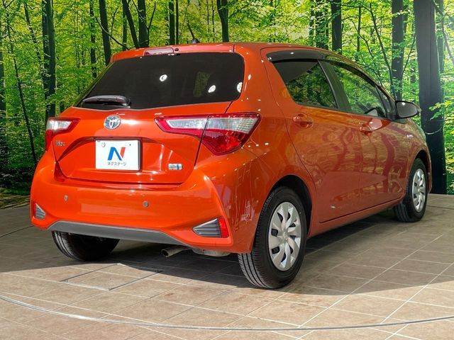 TOYOTA VITZ HYBRID 2017