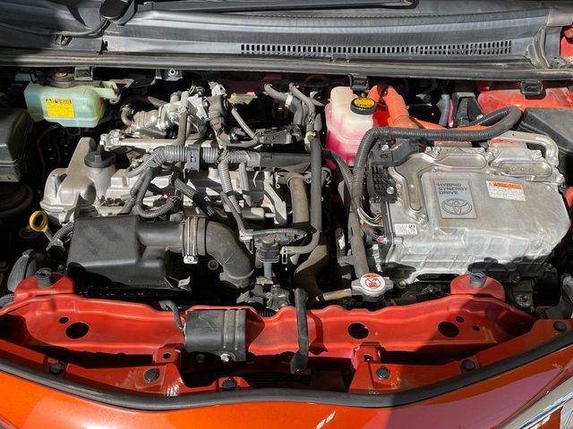 TOYOTA VITZ HYBRID 2017