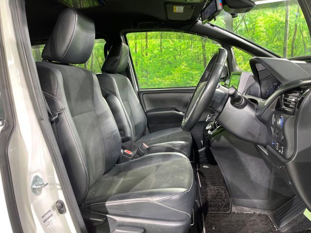 TOYOTA NOAH HYBRID 2018