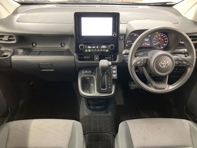 TOYOTA SIENTA HYBRID 2024