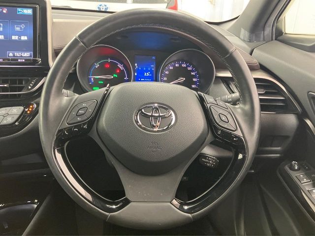 TOYOTA C-HR 2017