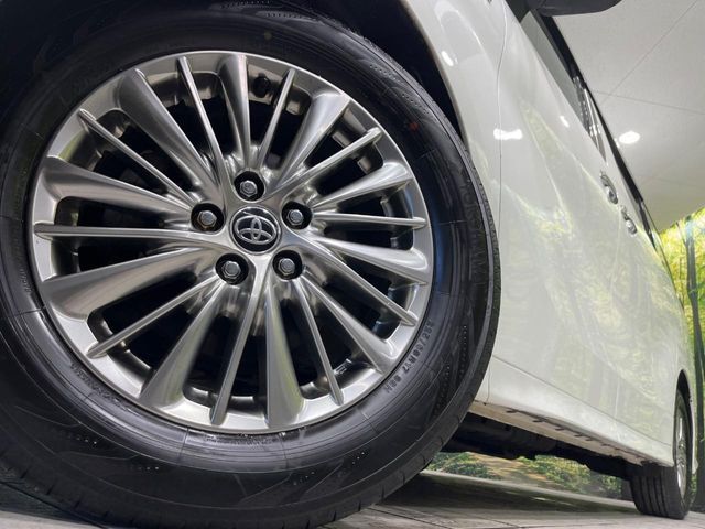 TOYOTA ALPHARD hybrid 4WD 2019