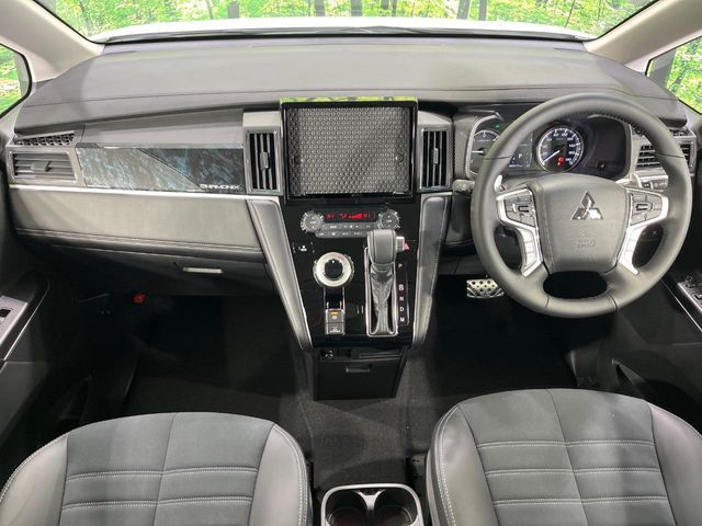 MITSUBISHI DELICA D:5 4WD 2025