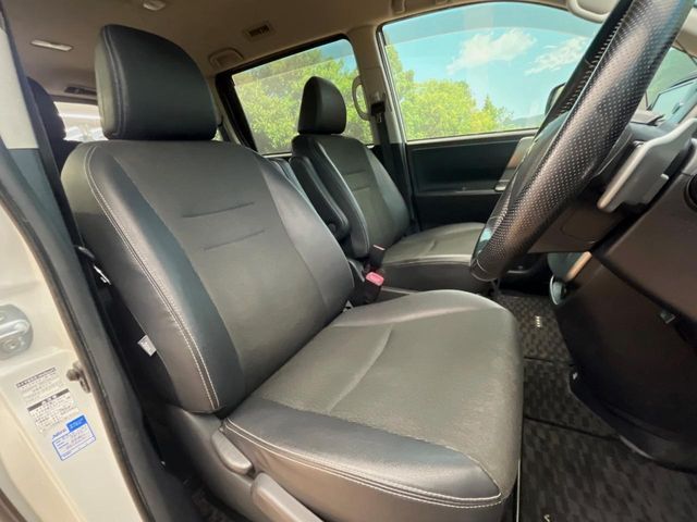 TOYOTA VOXY 4WD 2013