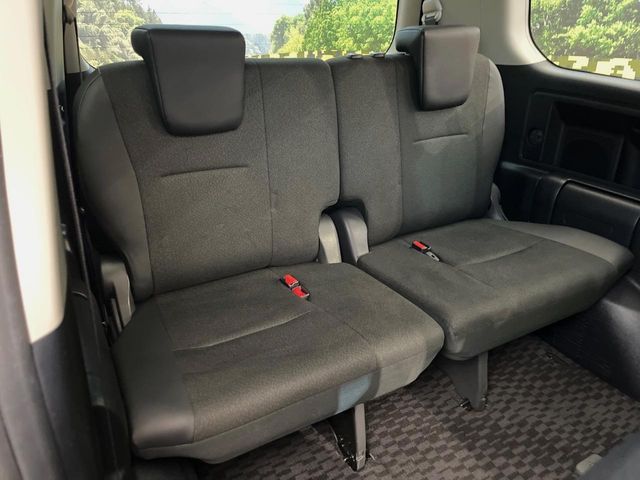 TOYOTA VOXY 4WD 2013