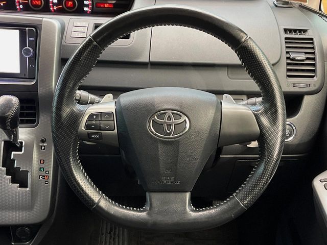 TOYOTA VOXY 4WD 2013