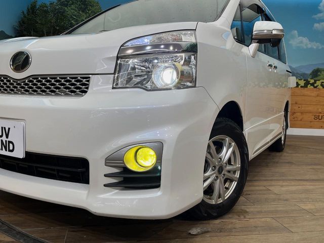 TOYOTA VOXY 4WD 2013