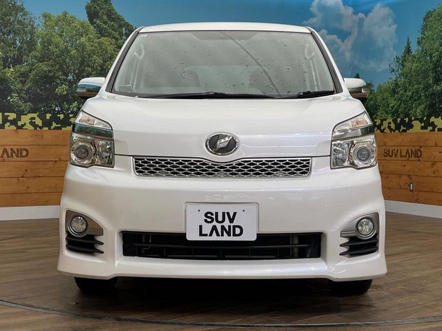 TOYOTA VOXY 4WD 2013