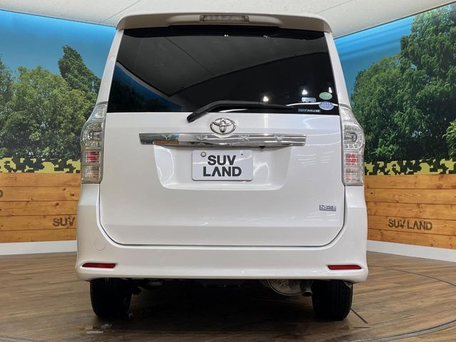 TOYOTA VOXY 4WD 2013