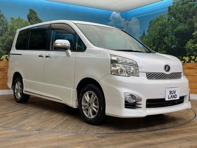 TOYOTA VOXY 4WD 2013