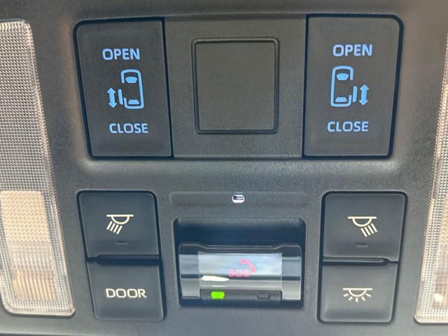 TOYOTA VOXY HYBRID 2025