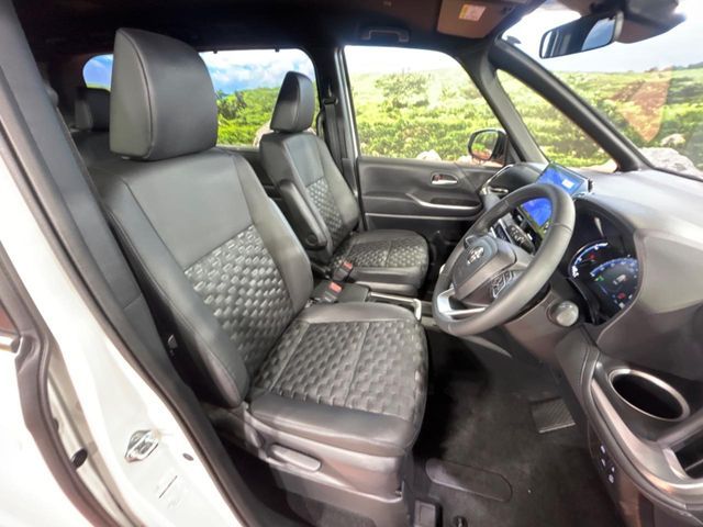 TOYOTA VOXY HYBRID 2025