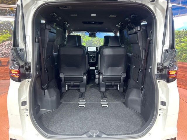 TOYOTA VOXY HYBRID 2025