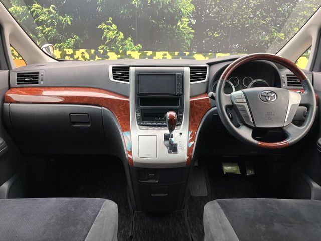 TOYOTA VELLFIRE 2010