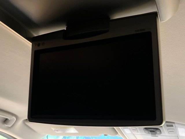 TOYOTA VELLFIRE 2010