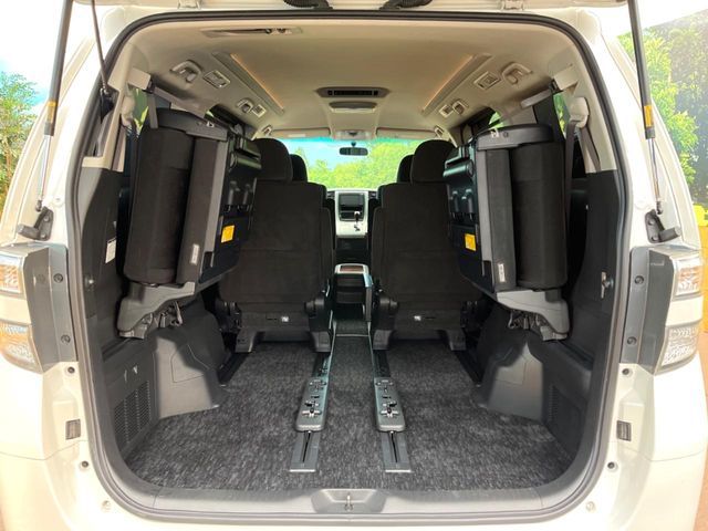 TOYOTA VELLFIRE 2010