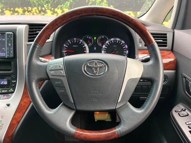 TOYOTA VELLFIRE 2010