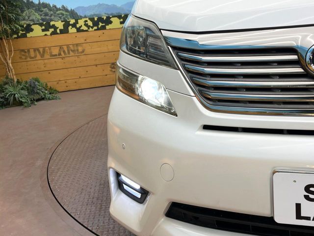 TOYOTA VELLFIRE 2010