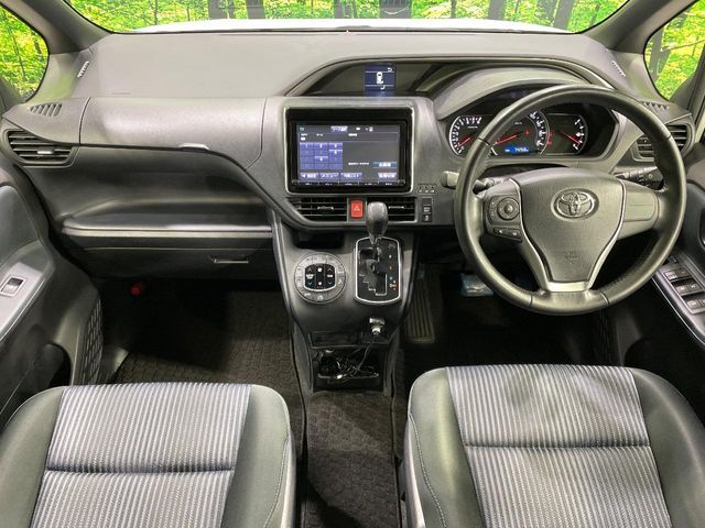 TOYOTA VOXY 2015