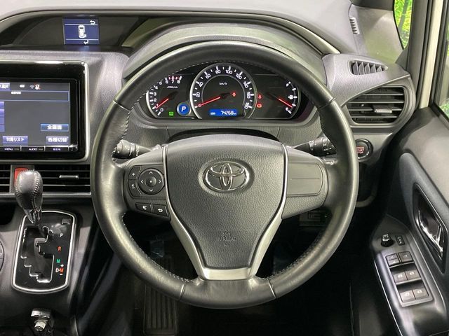 TOYOTA VOXY 2015