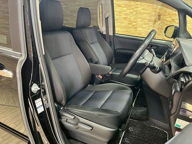 TOYOTA VOXY 4WD 2017