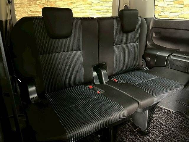 TOYOTA VOXY 4WD 2017