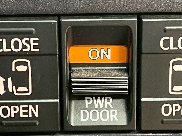 TOYOTA VOXY 4WD 2017