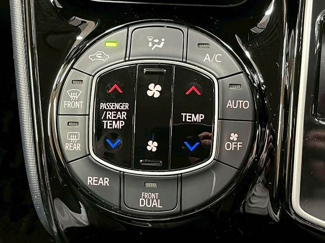 TOYOTA VOXY 4WD 2017