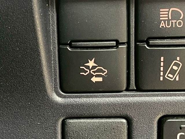 TOYOTA VOXY 4WD 2017