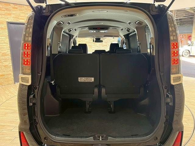 TOYOTA VOXY 4WD 2017