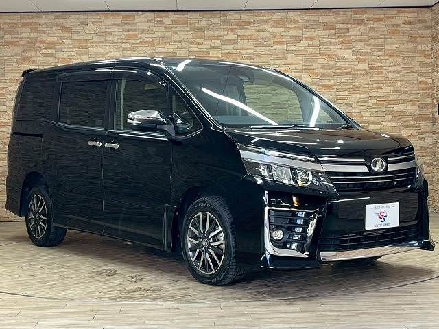 TOYOTA VOXY 4WD 2017