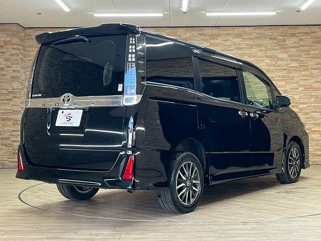 TOYOTA VOXY 4WD 2017