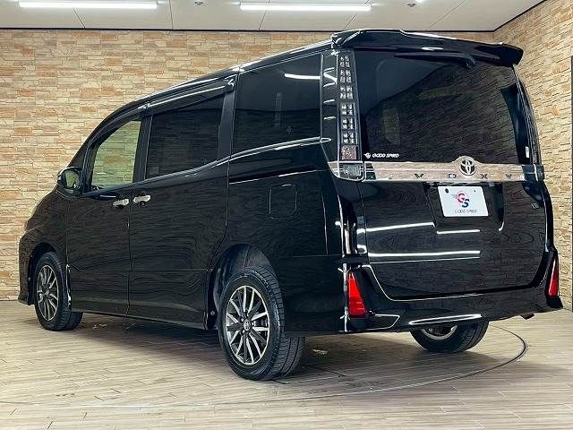 TOYOTA VOXY 4WD 2017