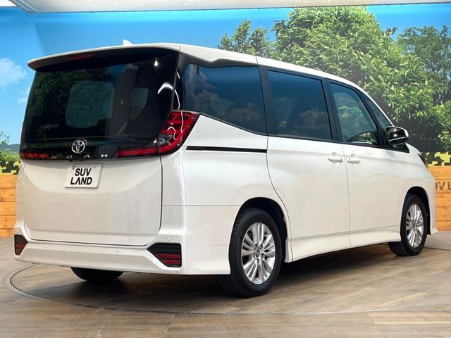 TOYOTA NOAH 2024
