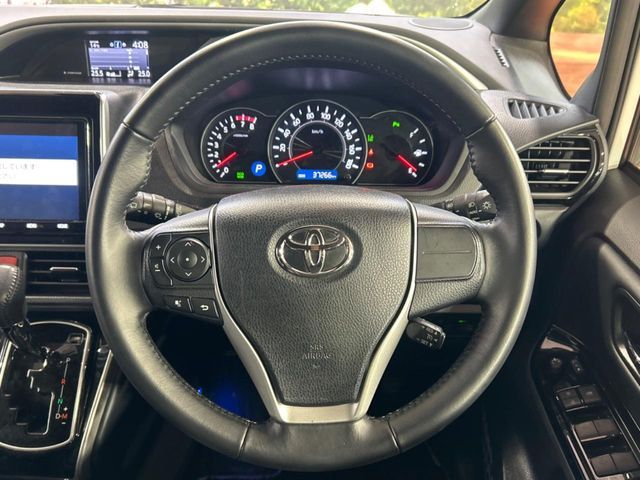 TOYOTA VOXY 2021