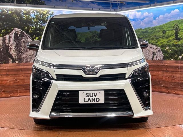TOYOTA VOXY 2021