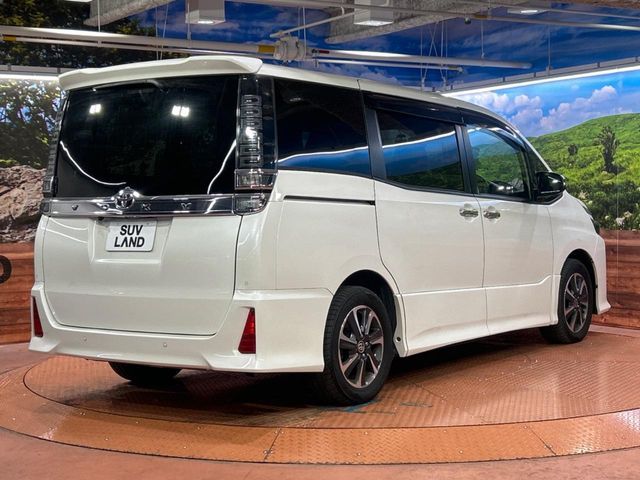 TOYOTA VOXY 2021