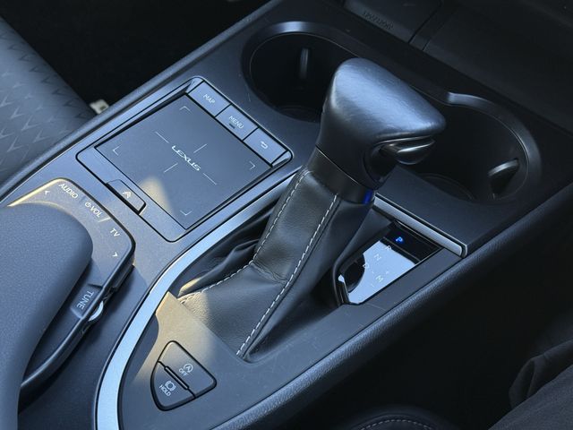 TOYOTA LEXUS UX200 2020