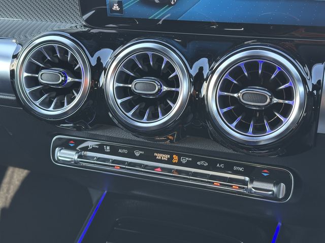 MERCEDES BENZ MERCEDES BENZ GLB 2024