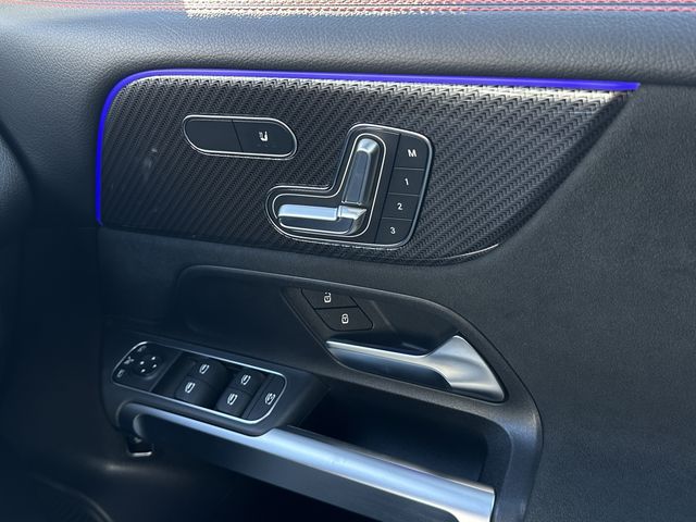 MERCEDES BENZ MERCEDES BENZ GLB 2024