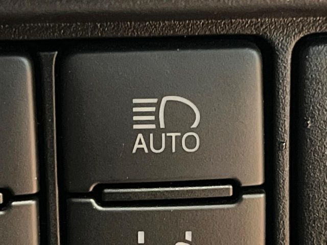 TOYOTA VOXY HYBRID 2021