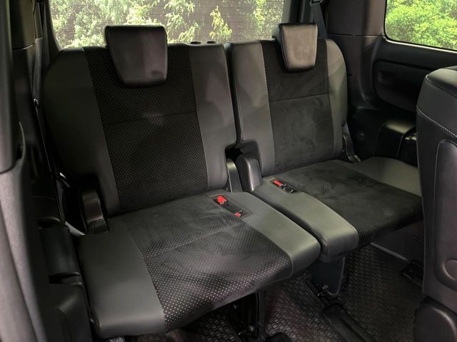 TOYOTA VOXY HYBRID 2021